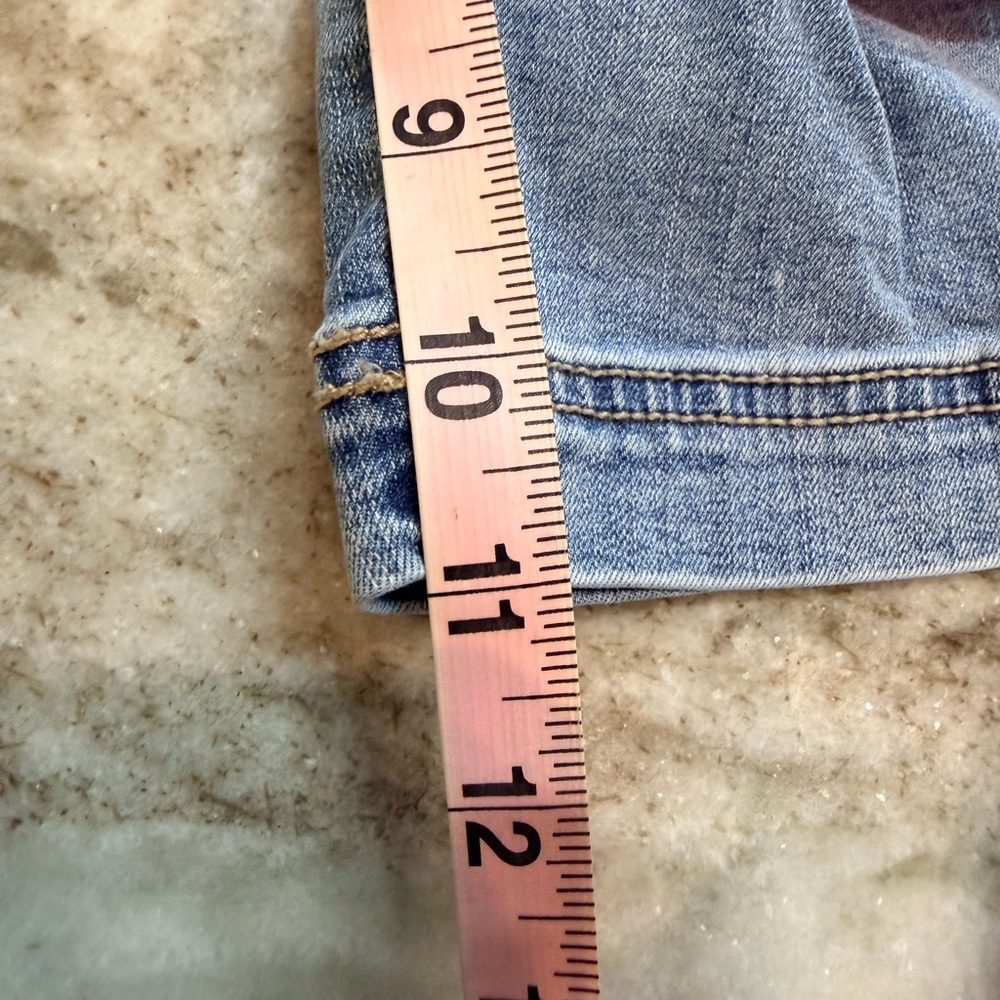 Gloria Vanderbilt Shape Effect High Rise Bermuda Shorts Size 12 Light Wash - Picture 10 of 11